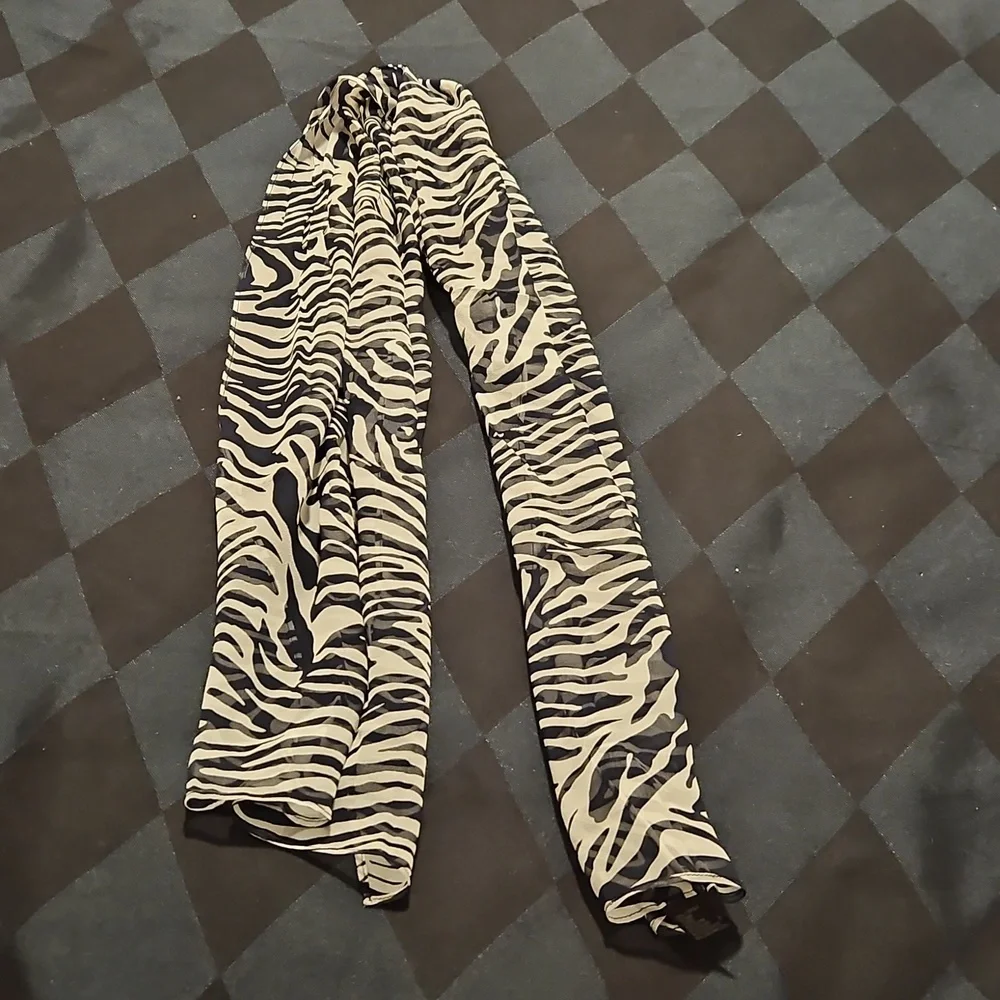 Zebra Print Oblong Scarf - Picture 4 of 5